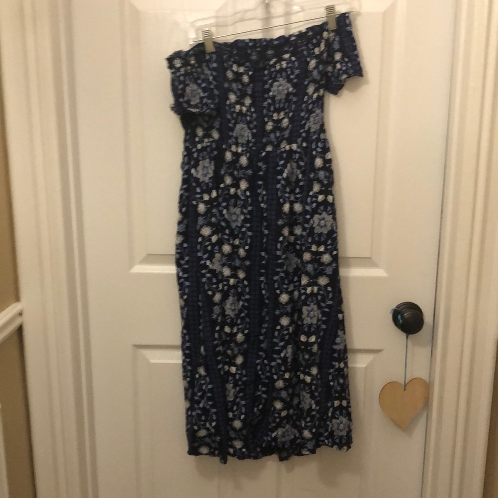 Really cute off the shoulder blue flowered dress🫐